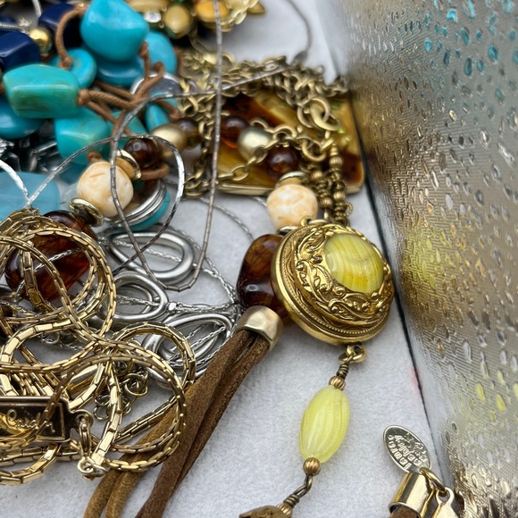 Bundle lot of wearable necklaces and pendants vintage to modern many signed - Picture 6 of 9